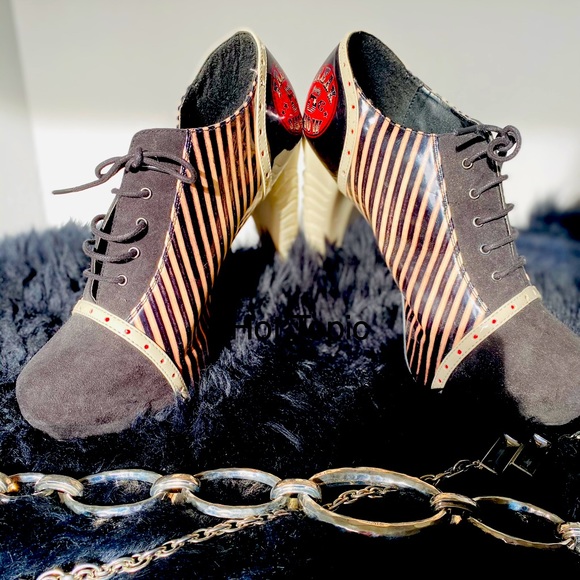 *NEW* HOT TOPIC BOOTIES - Picture 2 of 7